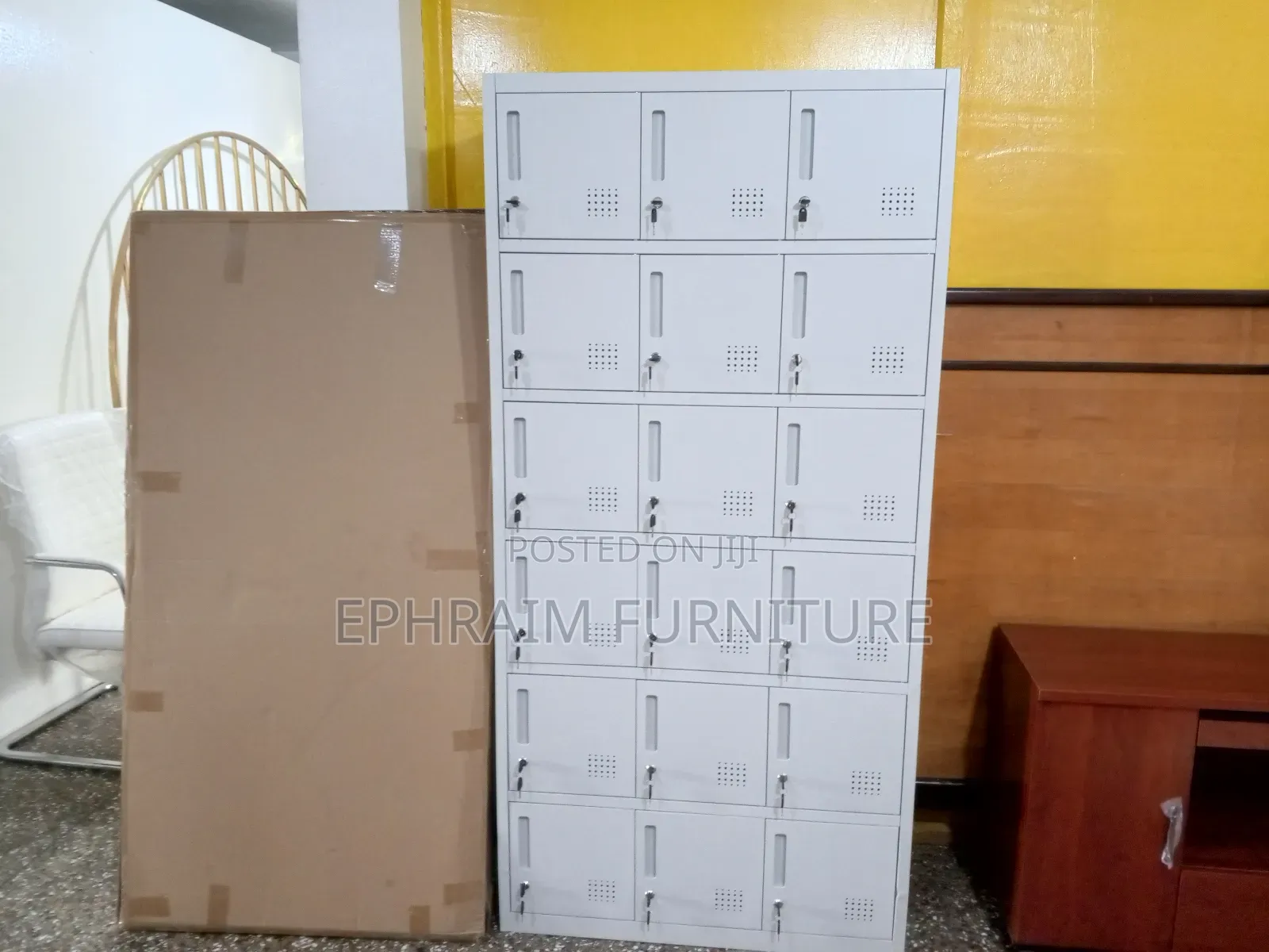 18 Doors Metal Cabinet