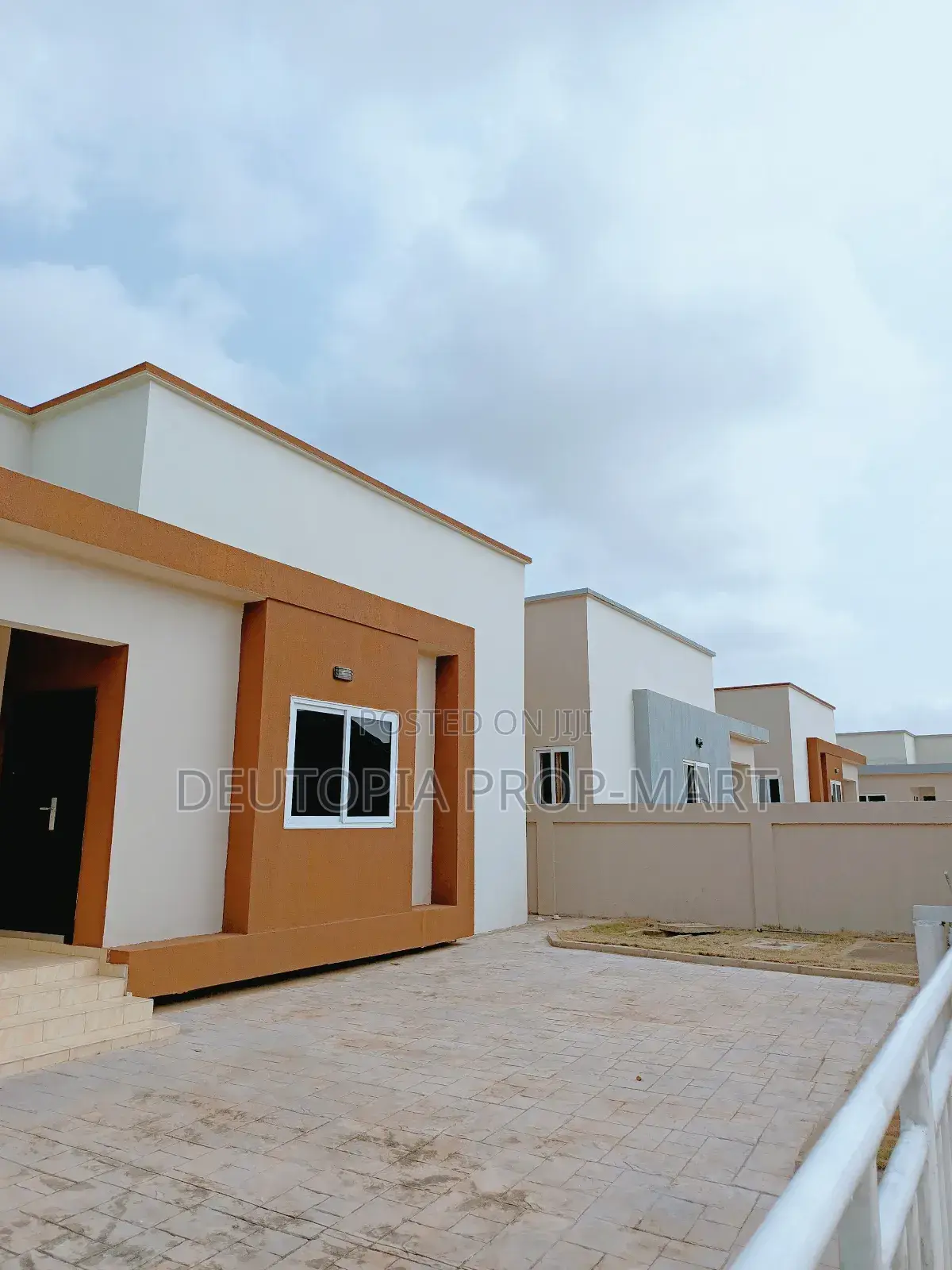 3bdrm House in Devtraco, Tema Metropolitan for rent