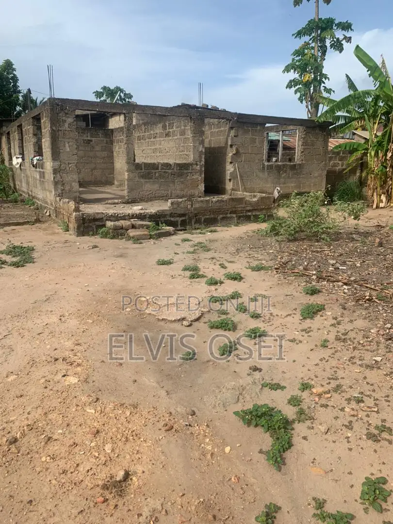 4bdrm House in Pqlace Mall Weija, Accra Metropolitan for sale