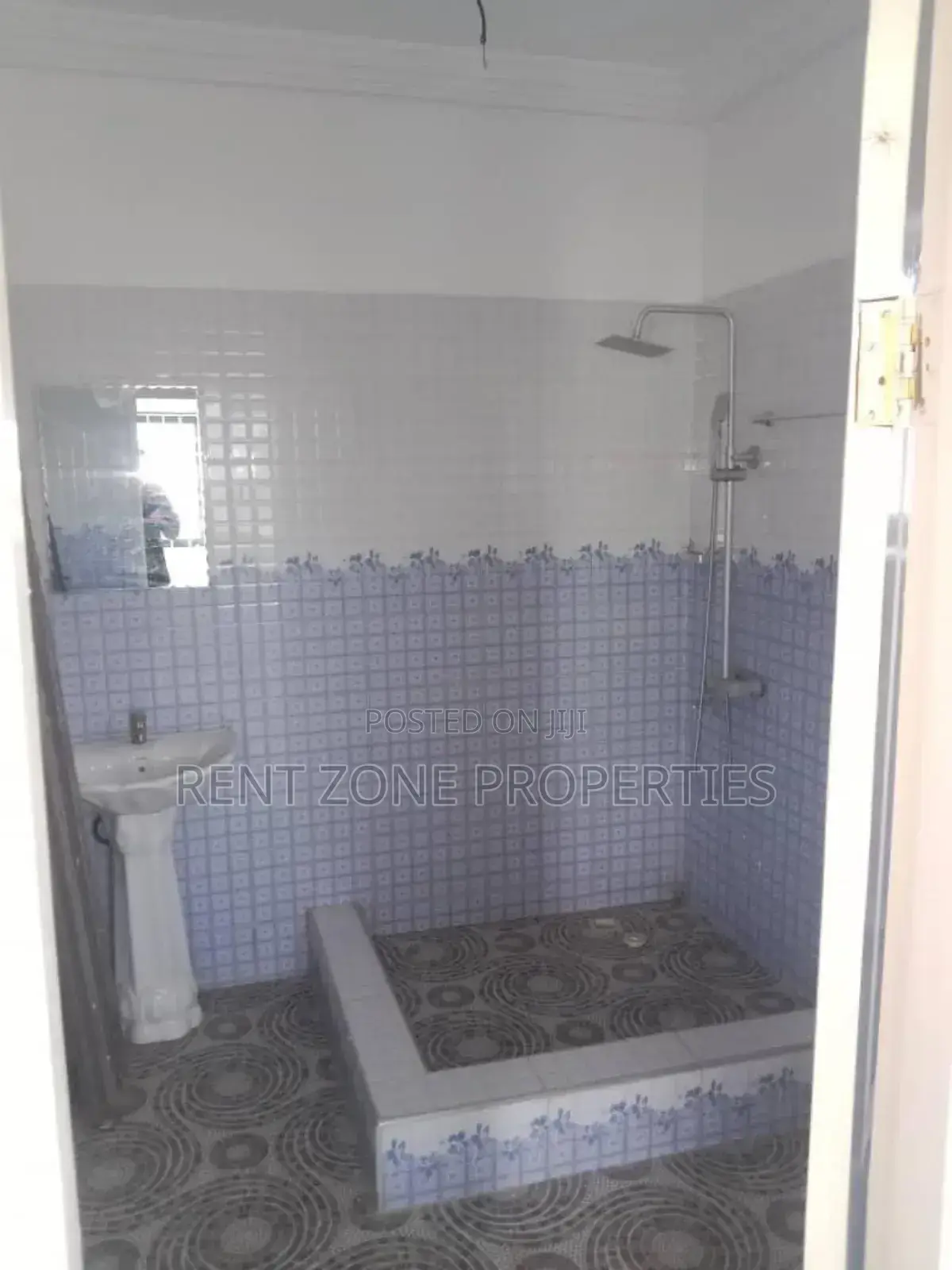 4bdrm Maisonette in Amasaman for rent