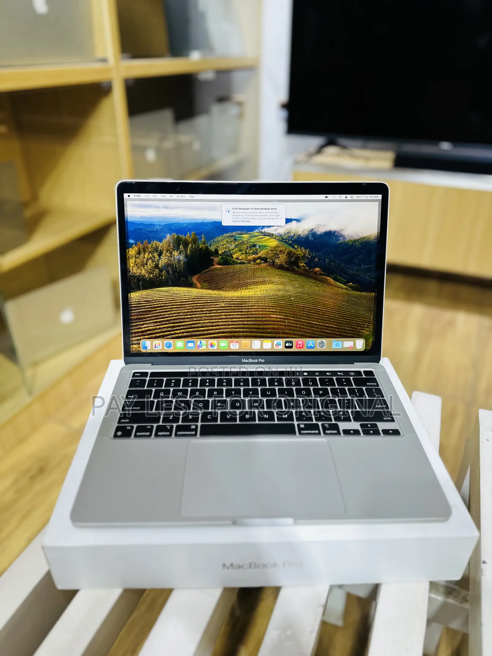 Laptop Apple MacBook Pro 2022 M2 8GB Apple M2 SSD 256GB
