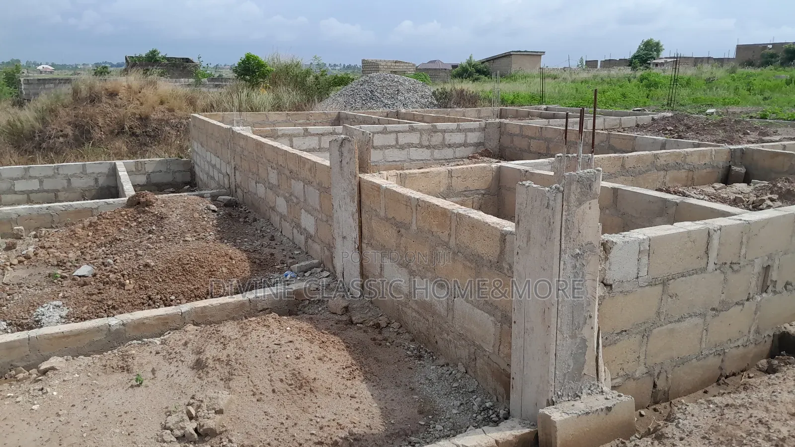 4 Units Chamber and Hall Self Contained Footings at Ashalaja