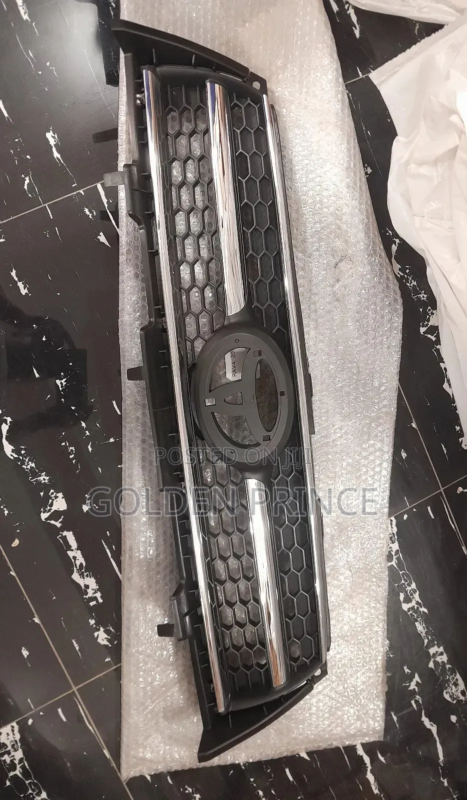 RAV4 Top Grill 2010