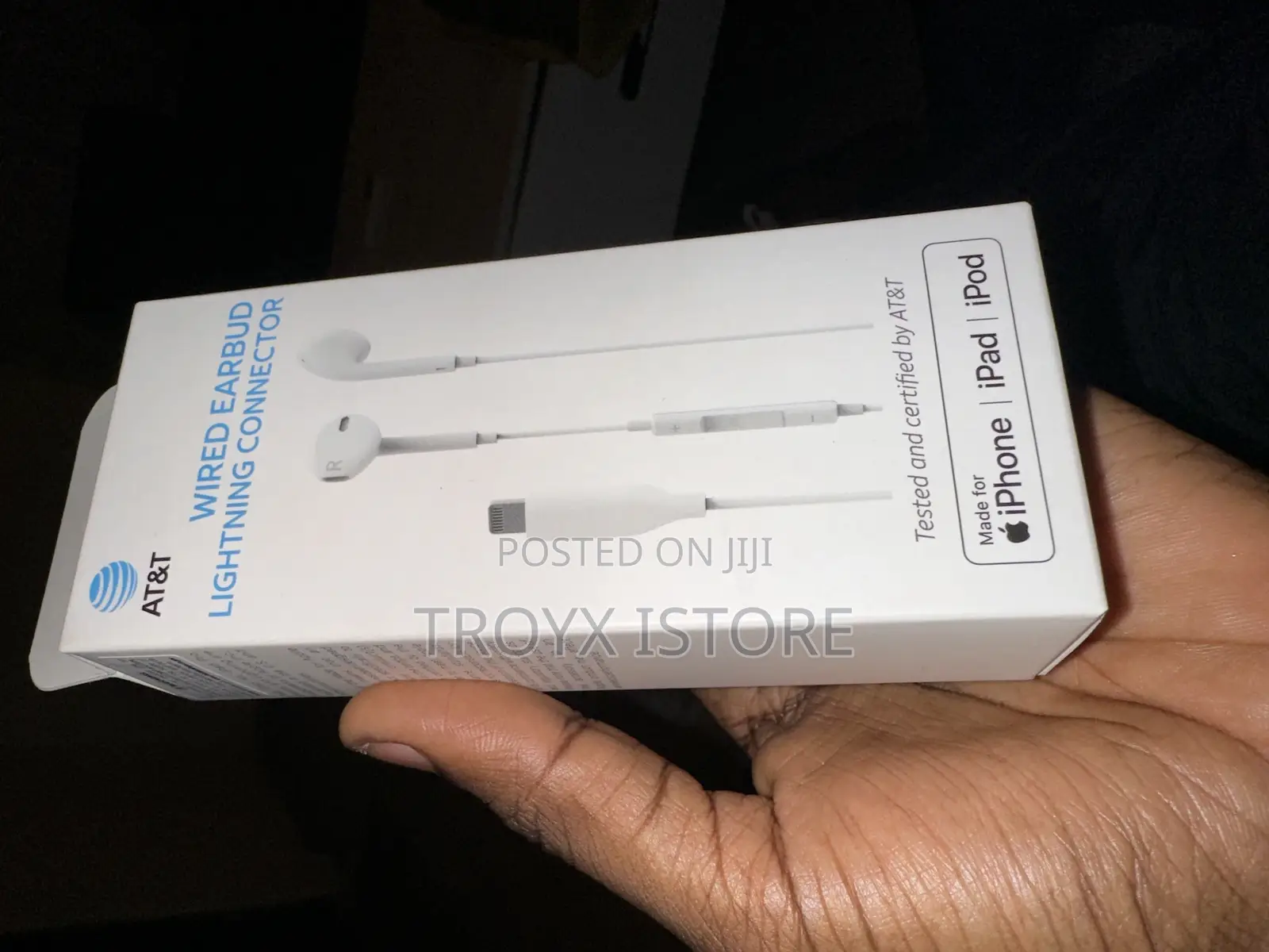 Wired Earbud Lightning Connector