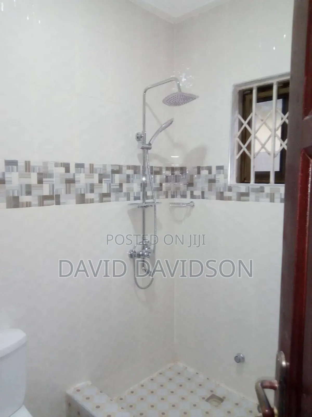 3bdrm Mansion in 3 Bedroom House, Tema Metropolitan for sale