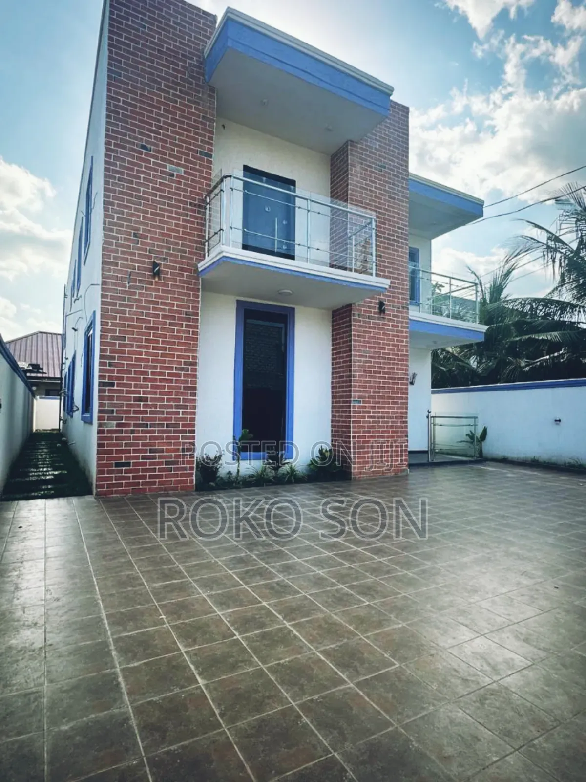 4bdrm Duplex in Dr Roko, Adenta for sale
