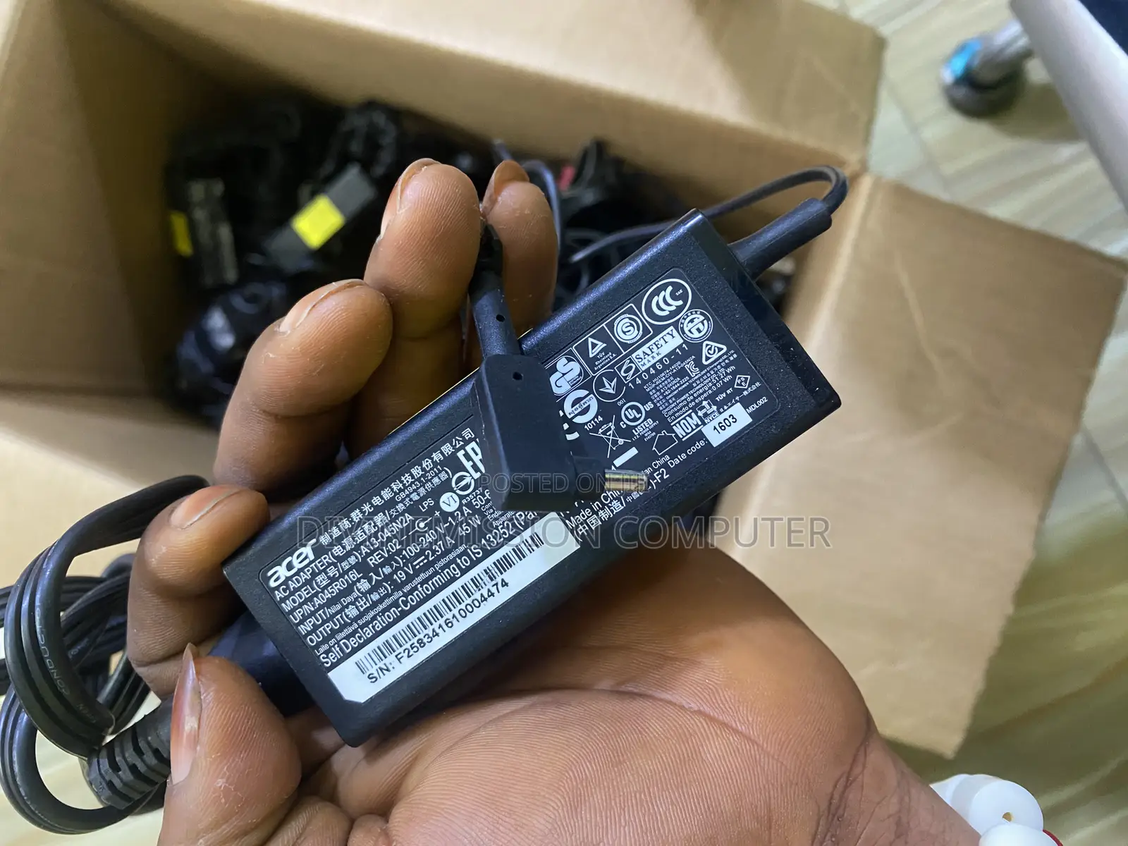 Acer Small Pin Charger 19v~3.42A. UK Used