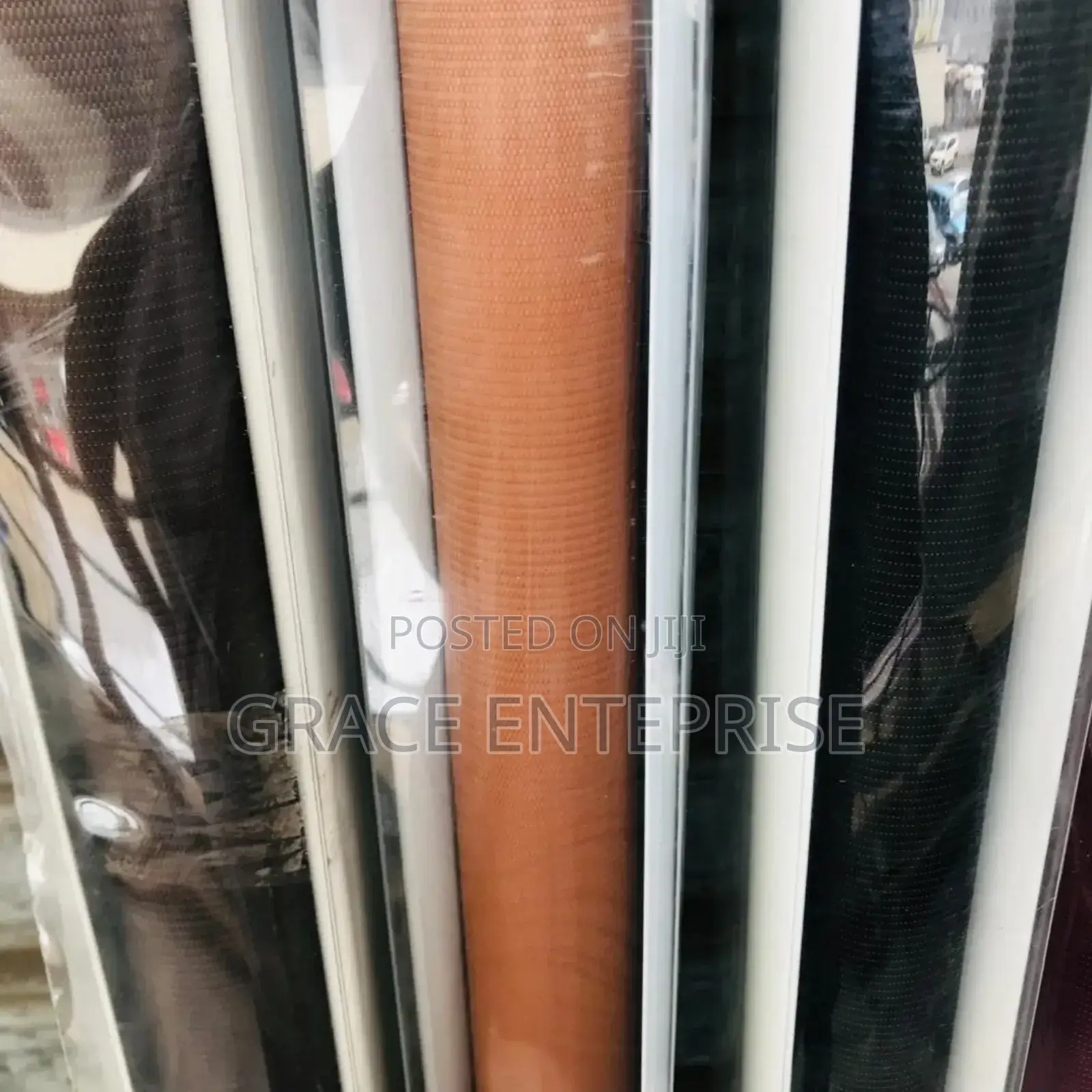 High Quality Window Blinds in Diff Colours and Sizes