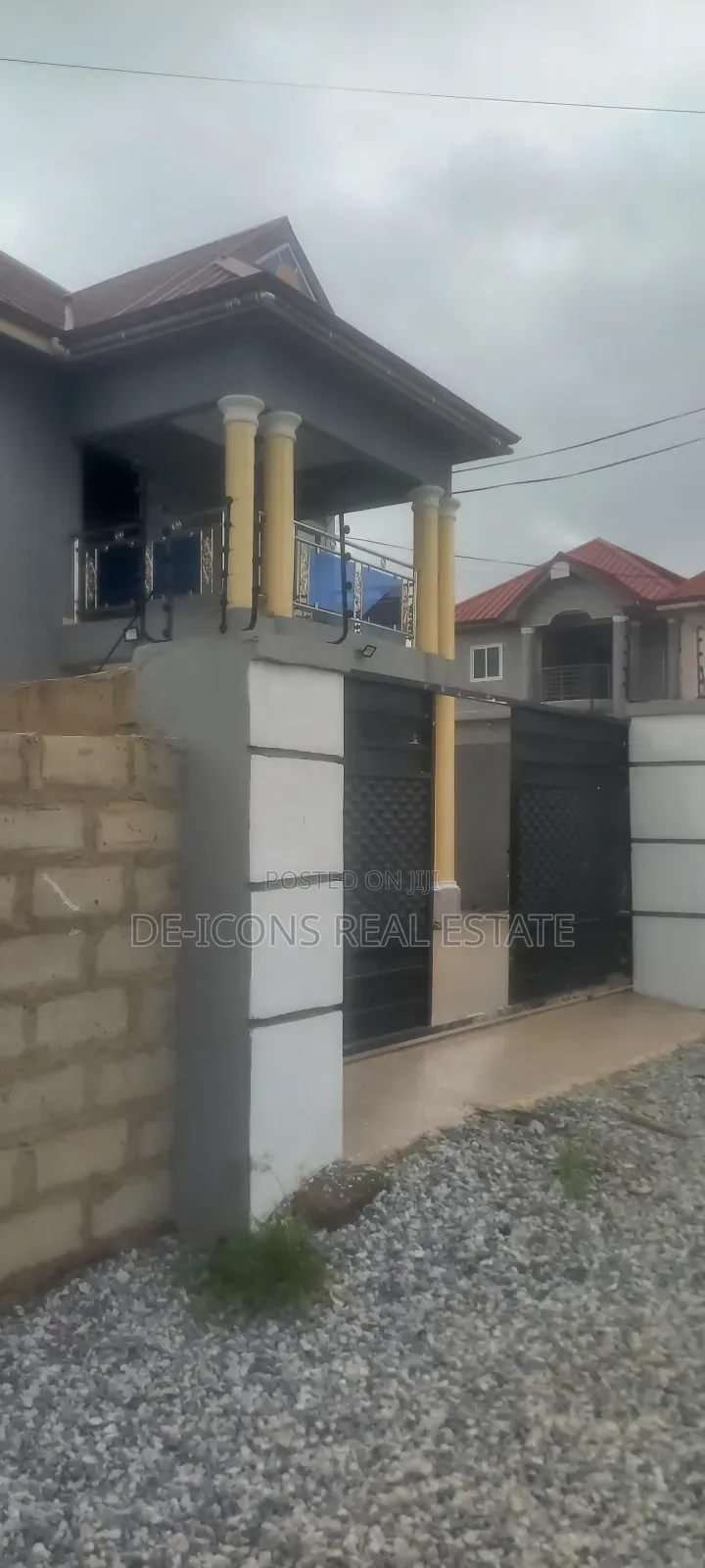 3bdrm Duplex in De-Icons Real Estate, Awutu Senya East Municipal