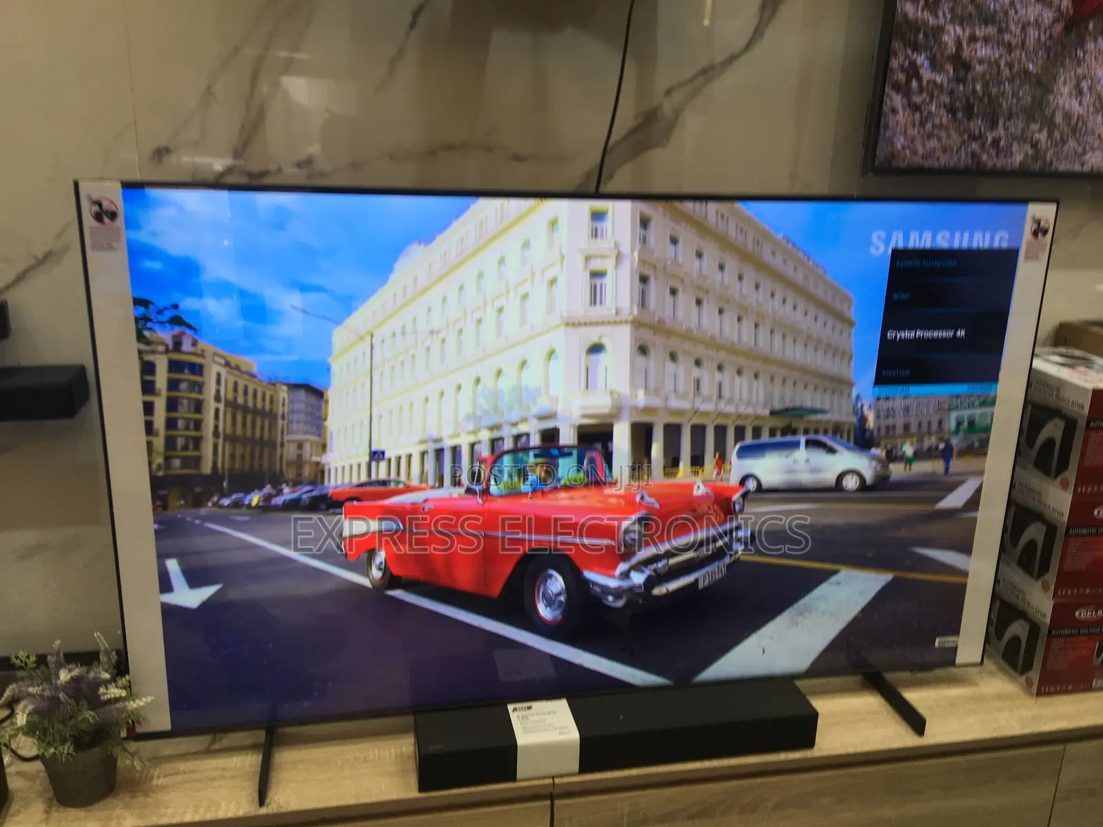 Samsung UHD Smart 65”Cu7000 Slim Television  * 