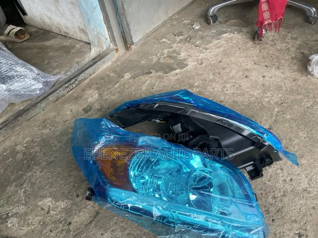 Toyota Rav 4 2011,2012 Headlights