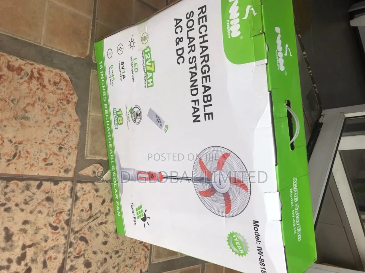 Present to You IWIN 18'' Rechargeable Solar Stand Fan