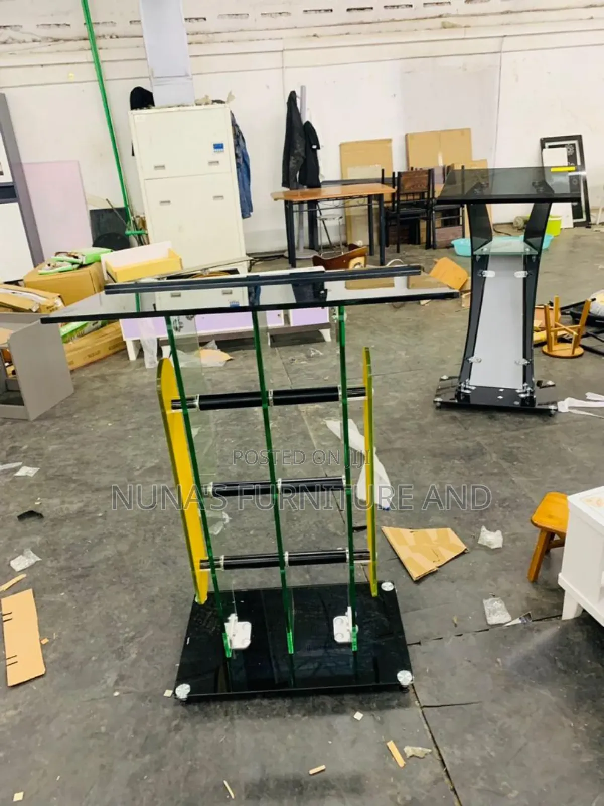 Neat Tempered Glass Pulpit