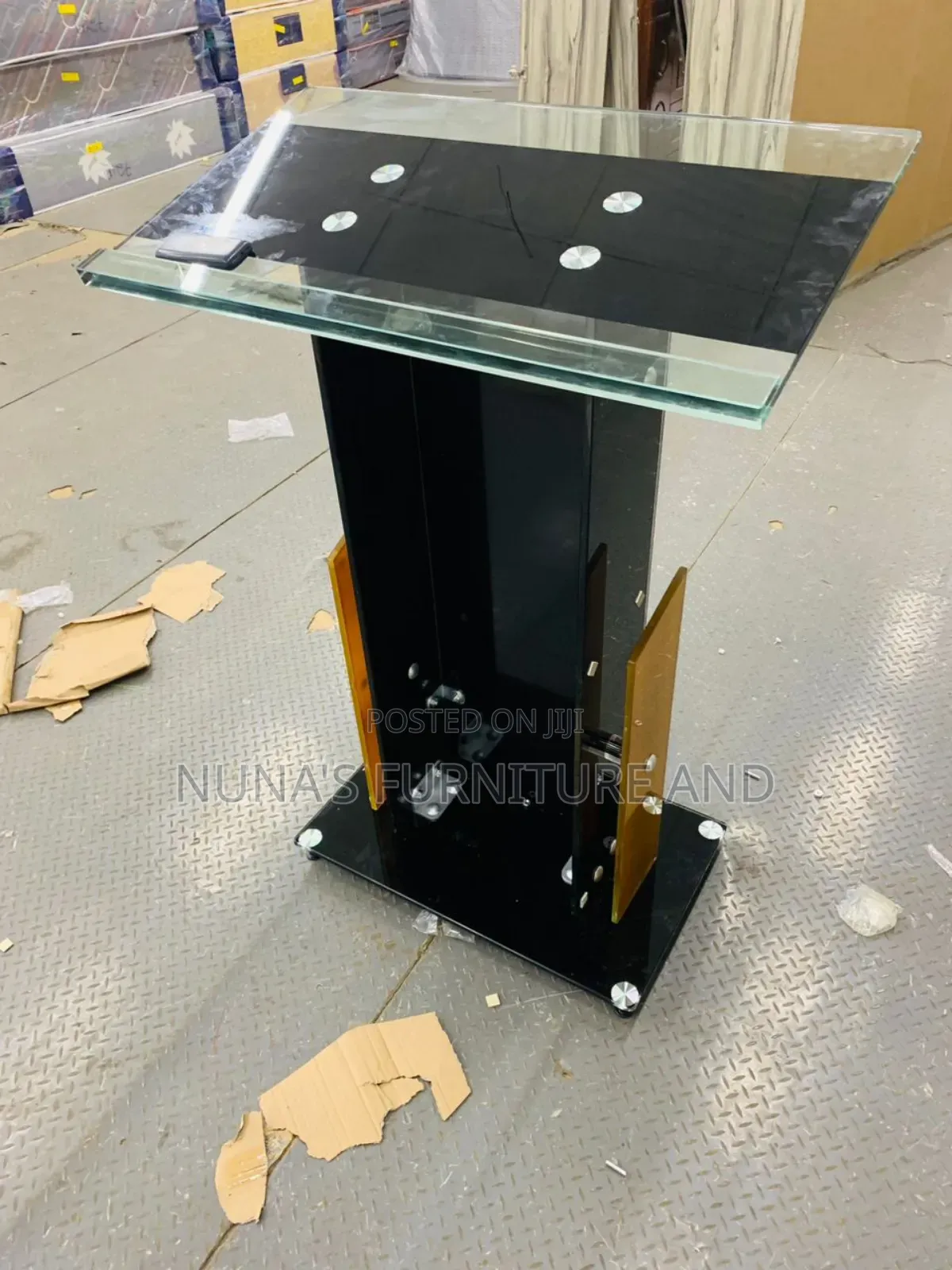 Neat Tempered Glass Pulpit