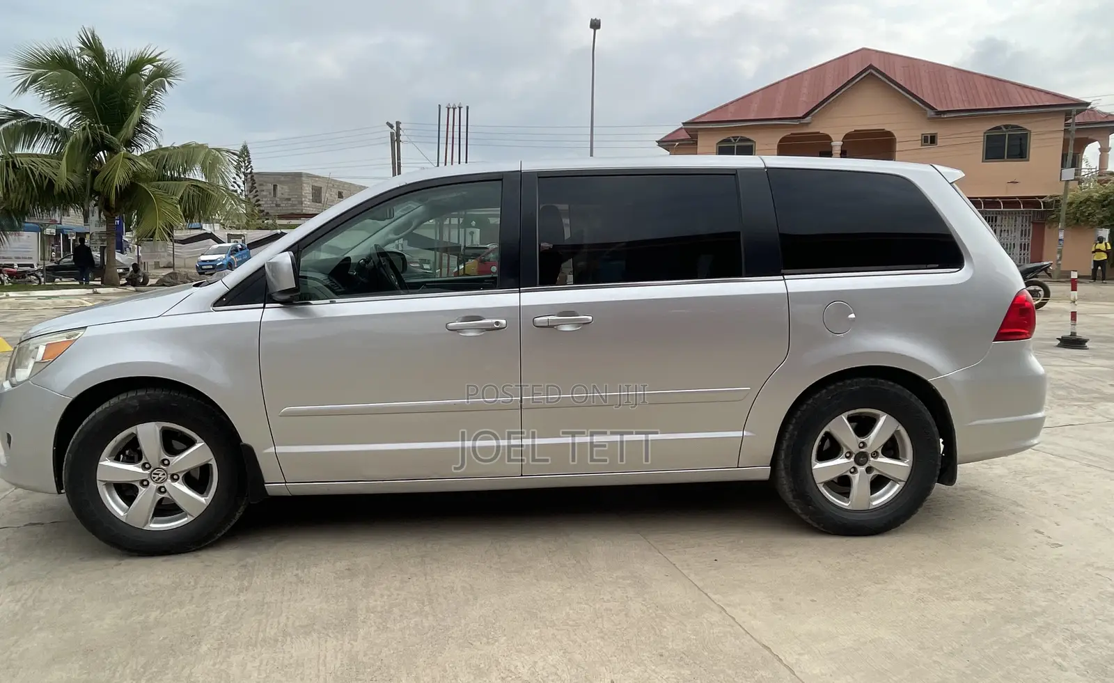 Volkswagen Routan 2011 Silver