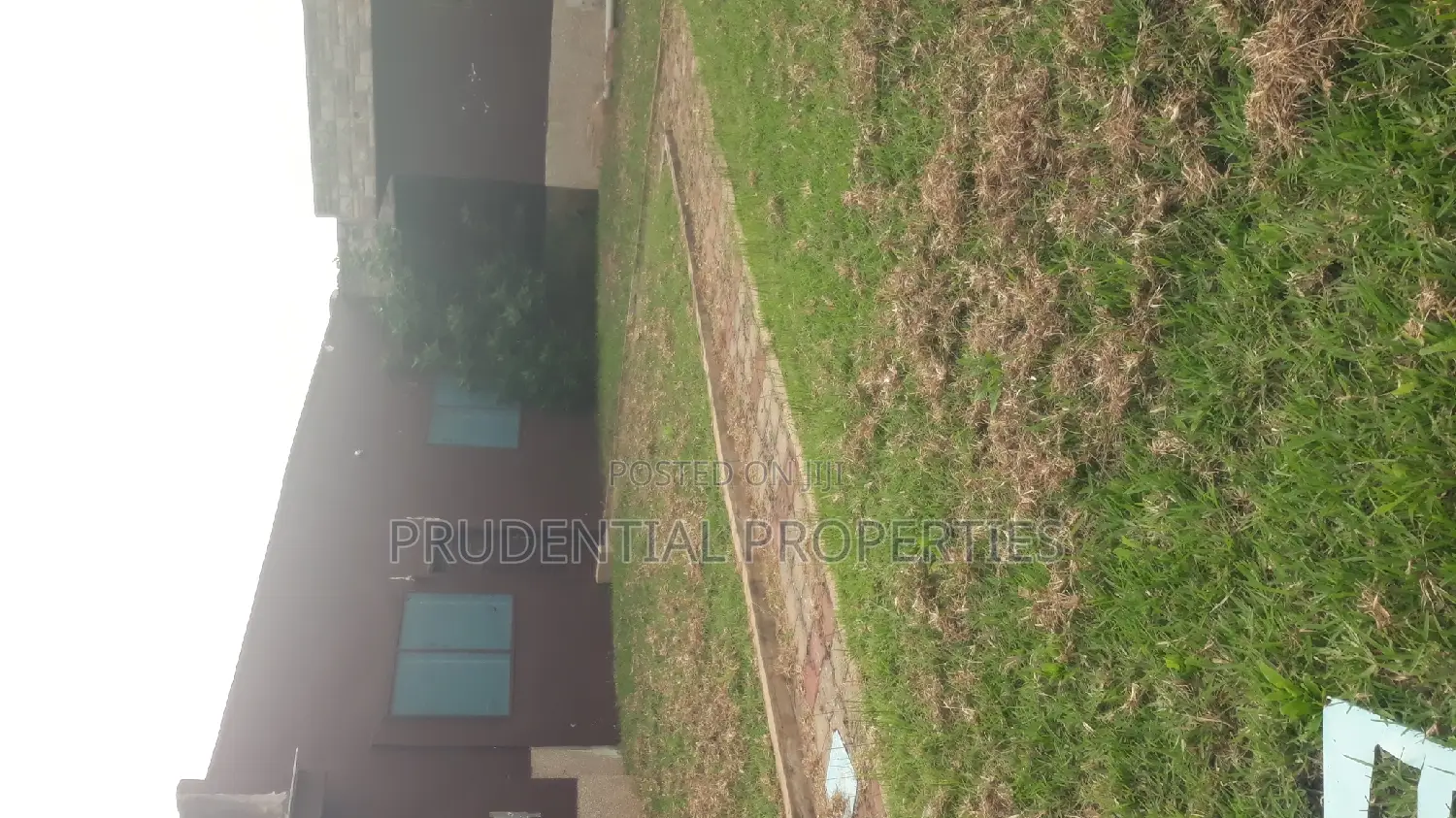 6bdrm House in Awoshie for sale