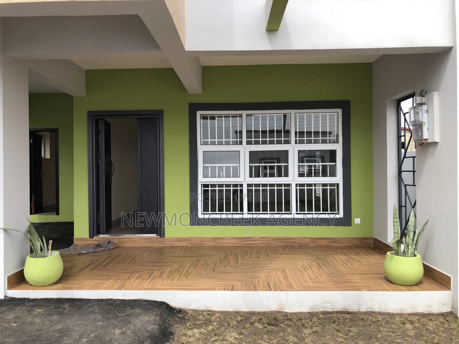 4bdrm Duplex in Lakeside Estates, Accra Metropolitan for sale