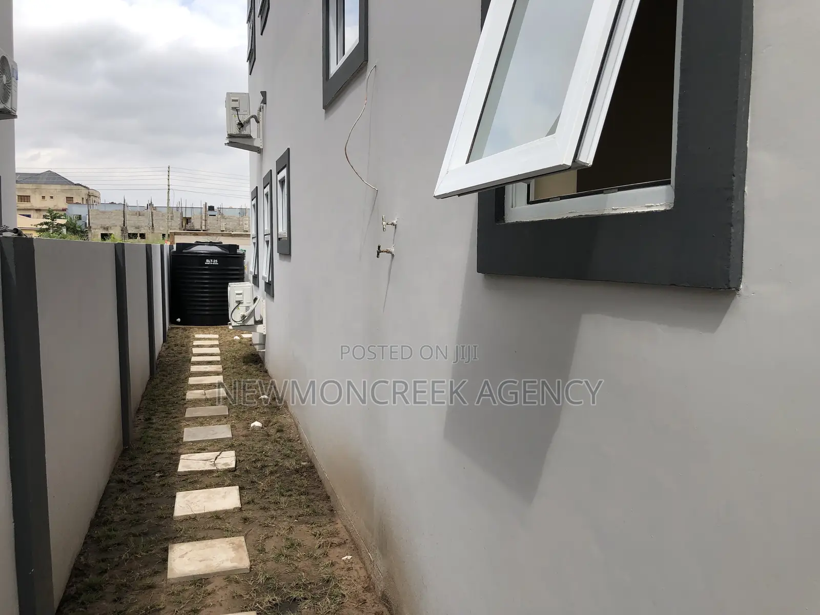 4bdrm Duplex in Lakeside Estates, Accra Metropolitan for sale