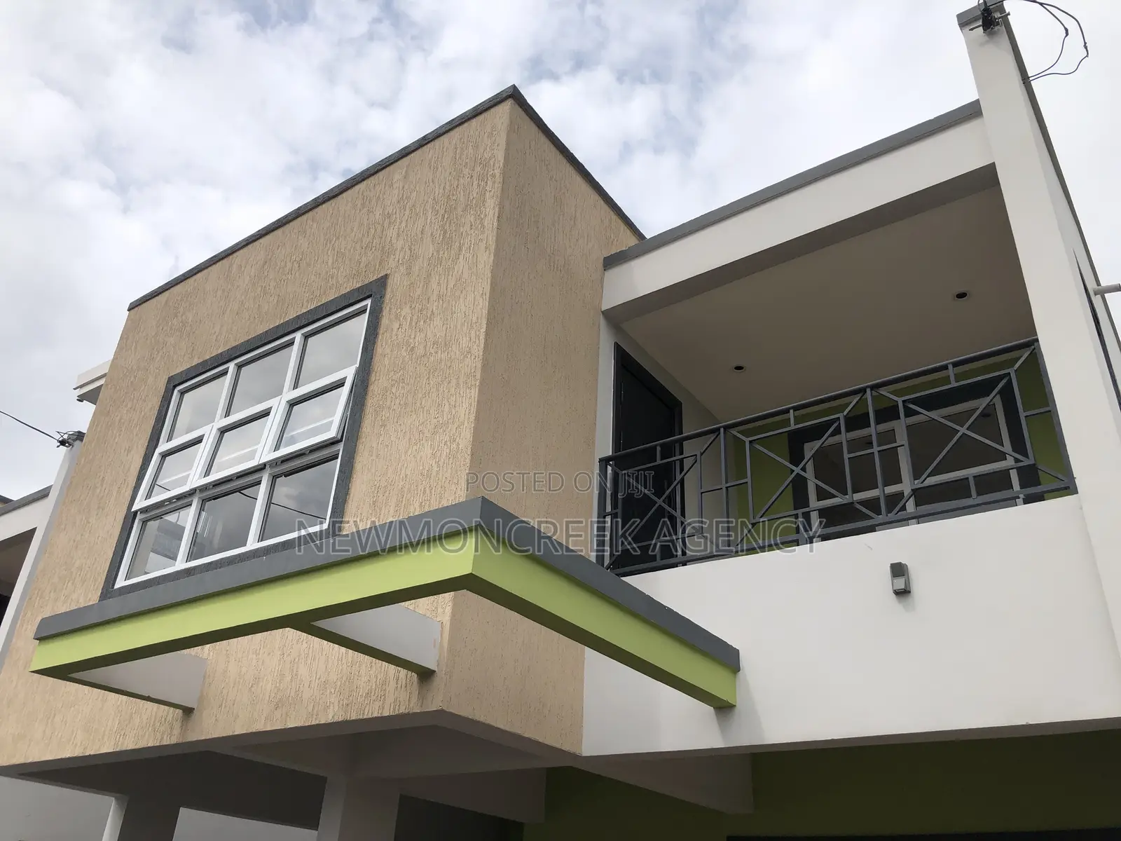 4bdrm Duplex in Lakeside Estates, Accra Metropolitan for sale