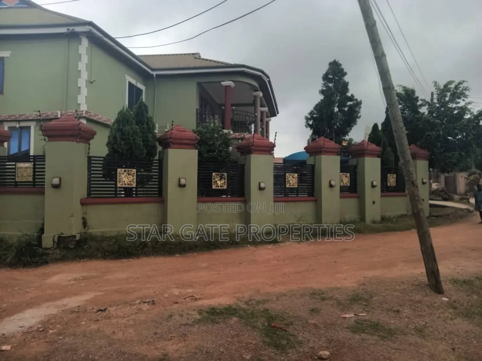 10bdrm House in Abuakwa Koforidua, Kumasi Metropolitan for sale