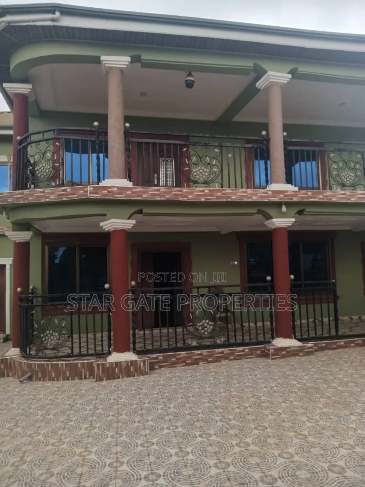 10bdrm House in Abuakwa Koforidua, Kumasi Metropolitan for sale