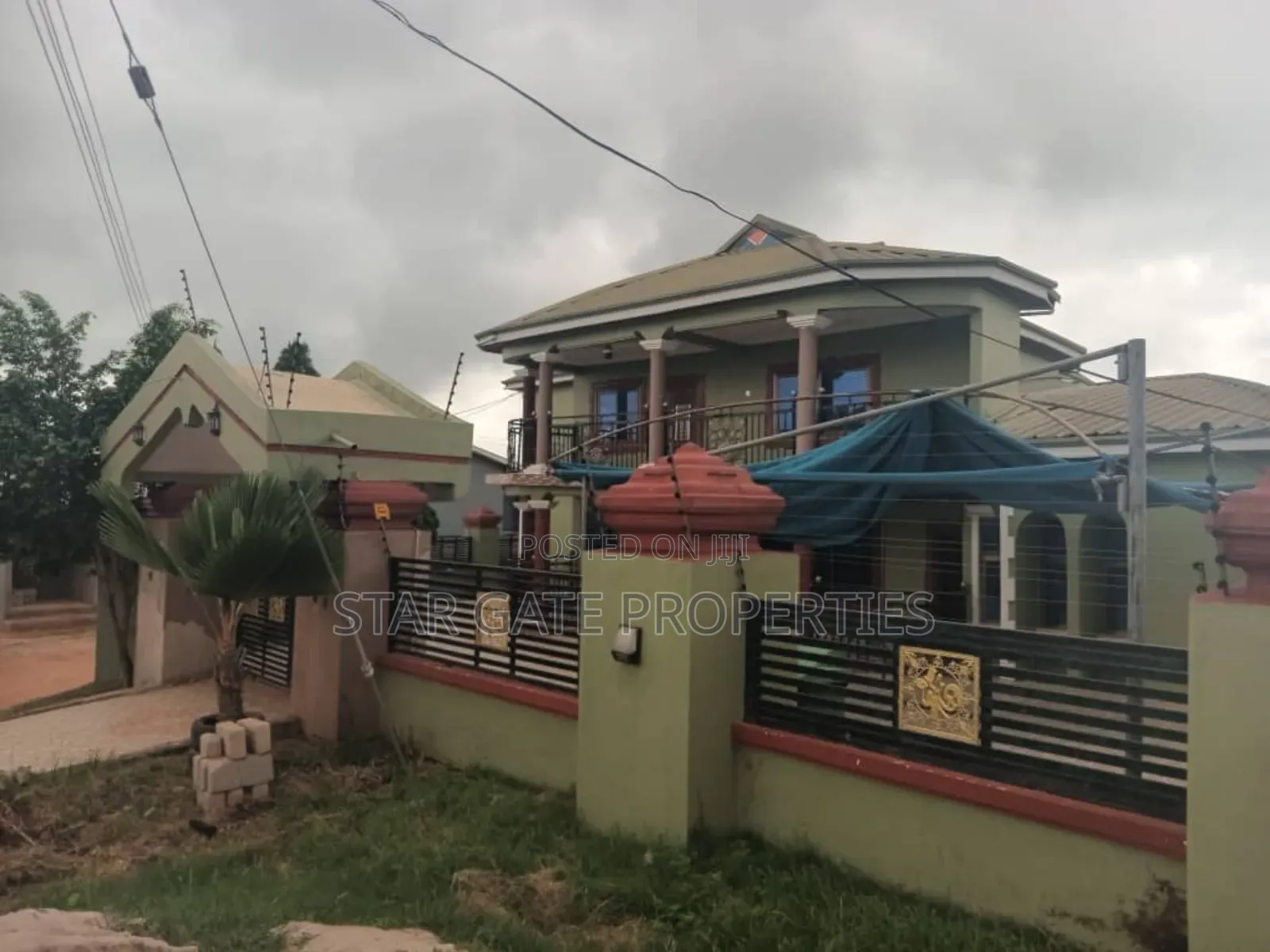 10bdrm House in Abuakwa Koforidua, Kumasi Metropolitan for sale