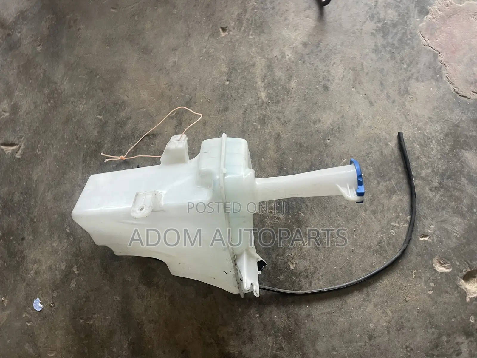 Hyundai Elantra Wiper Bottle Reservoir With Motor