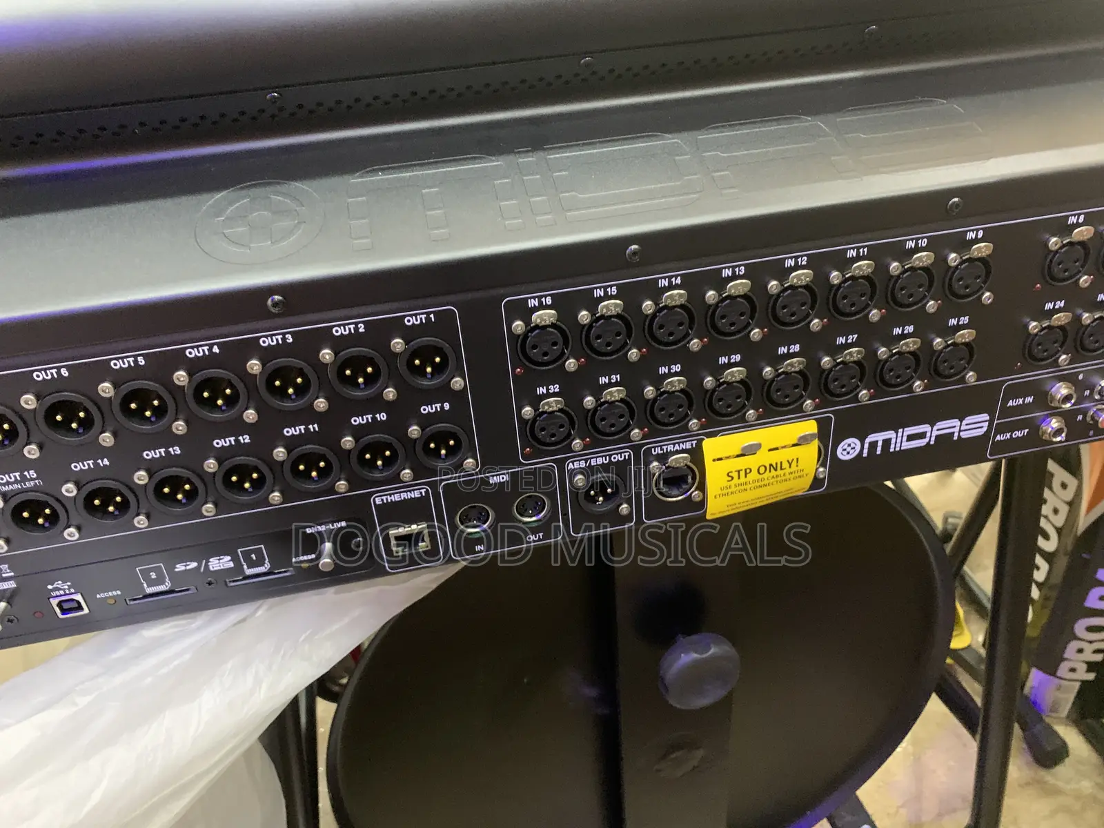 Midas M-32 Live Digital Mixing Console(Mixer)