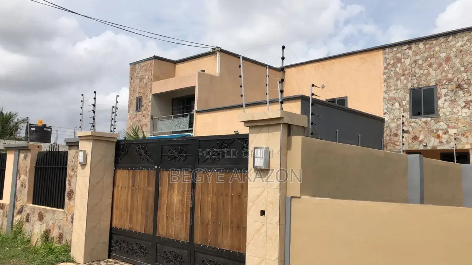 4bdrm House in Ashonman Estate, Old Ashomang for sale
