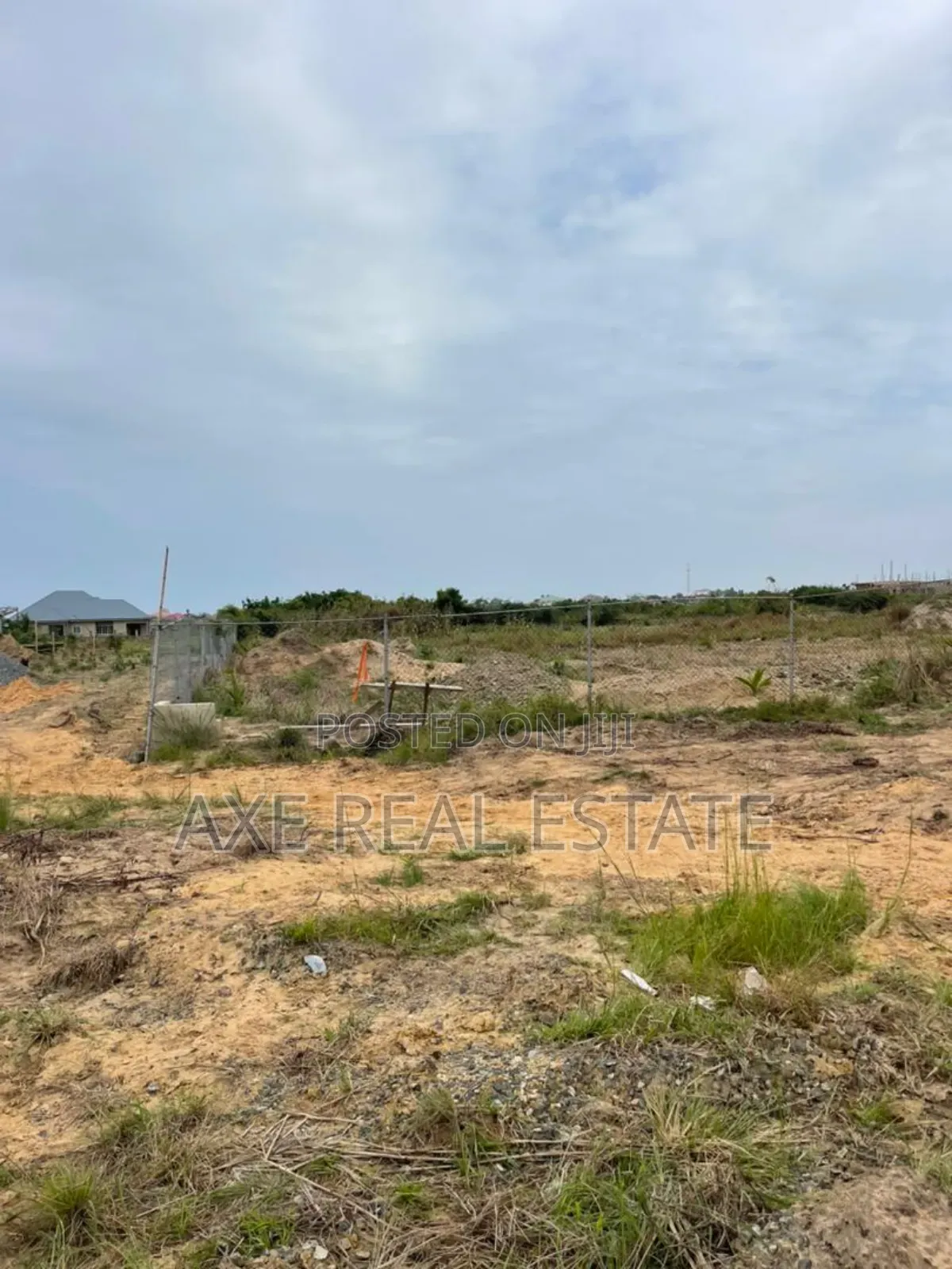 Tema Community 25> Executive Residence Half Plot.