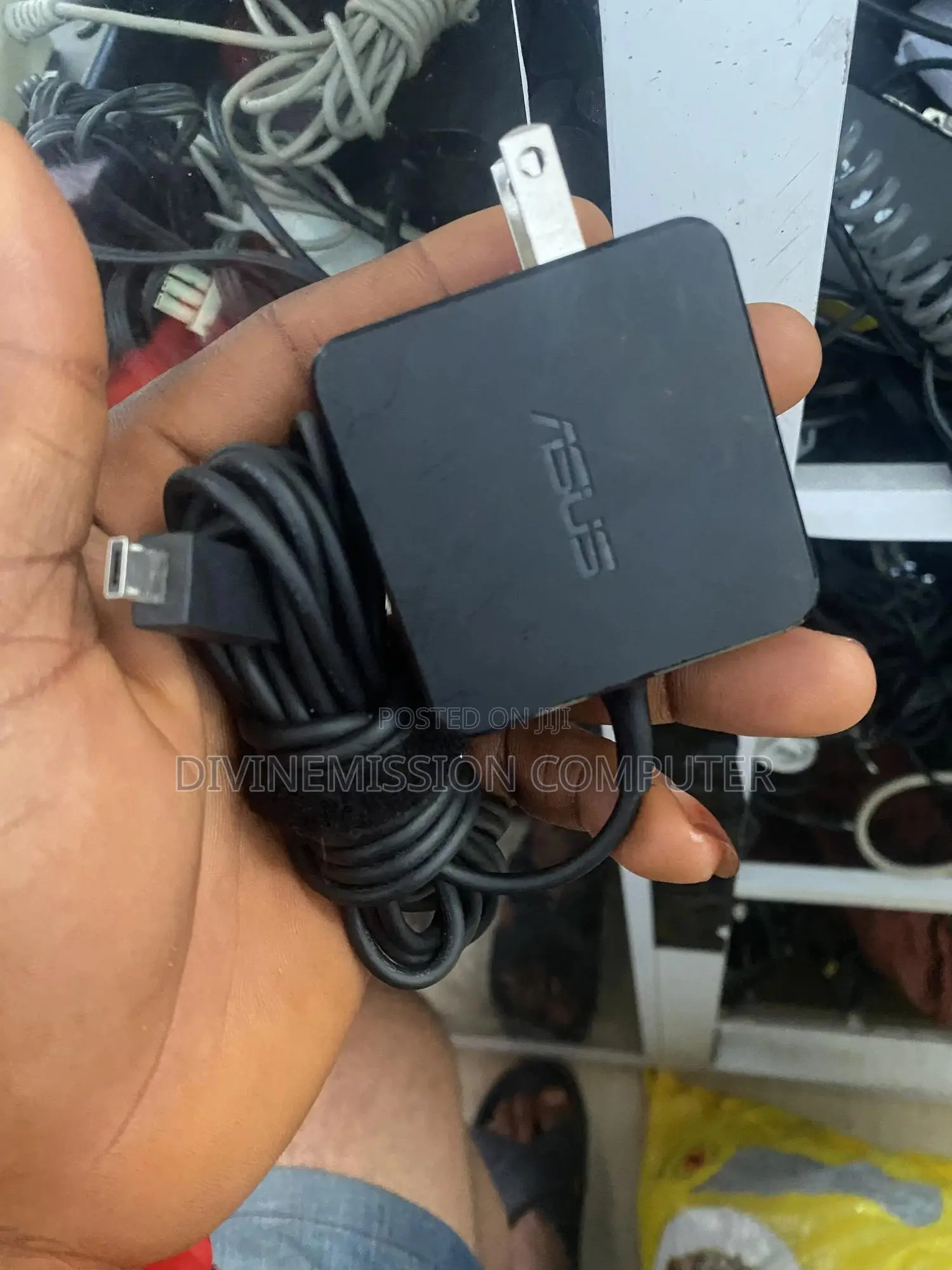 Asus AC Adapter /Charger Flat Mouth, 19v=1.75A Uk Used