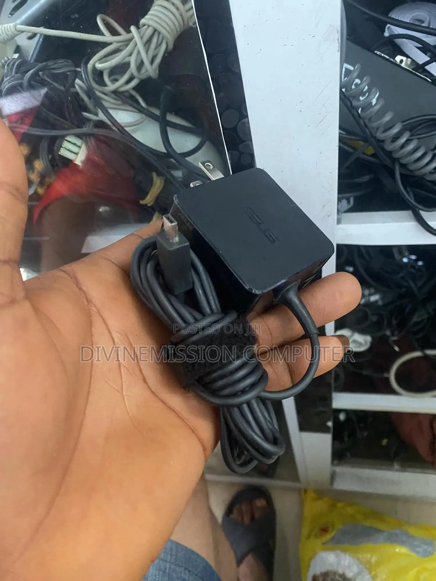 Asus AC Adapter /Charger Flat Mouth, 19v=1.75A Uk Used