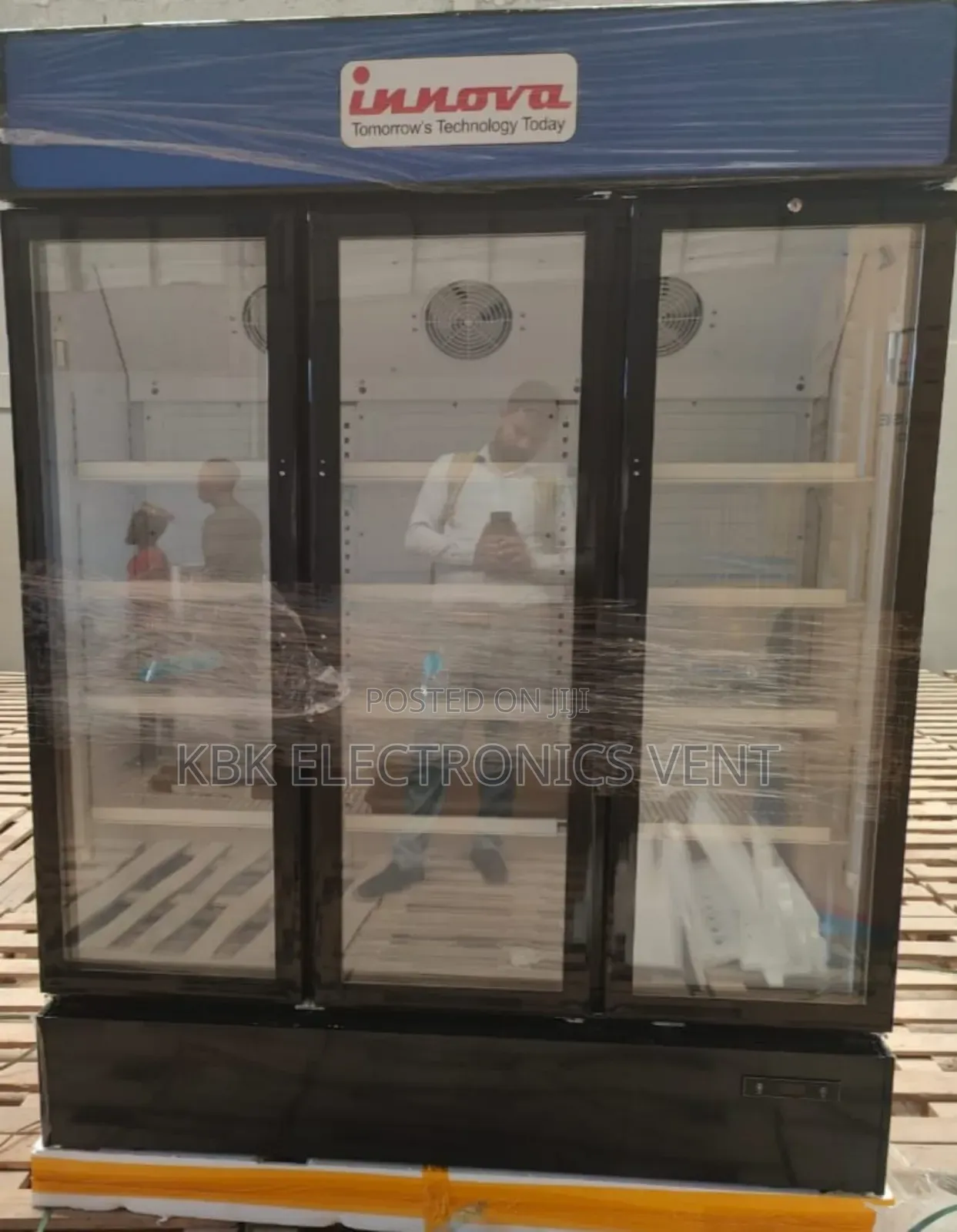 Innova 1000ltr 3doors Display Refrigerator