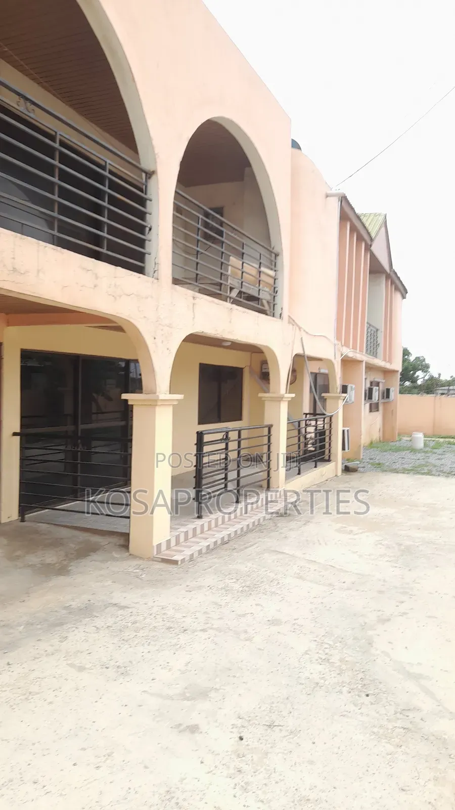 4bdrm Apartment in Labadi Palm Wine for rent