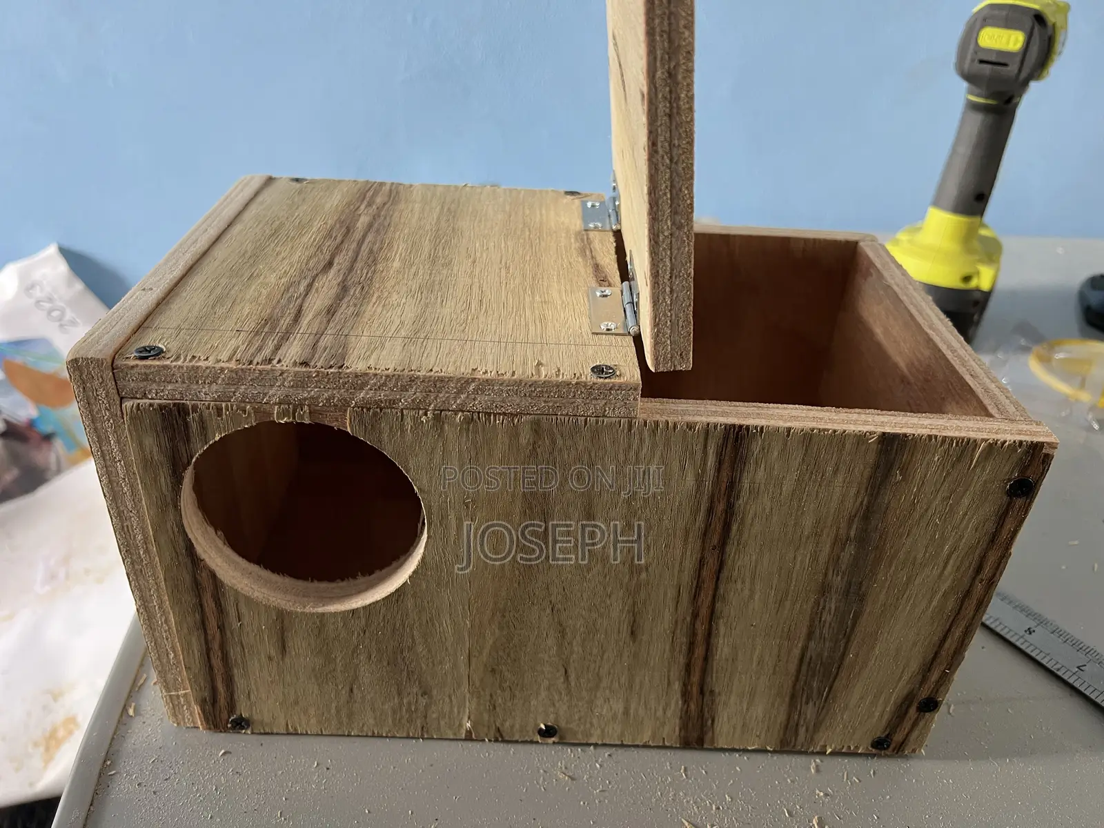 Nest Baskets and Breeding Boxes for Birds