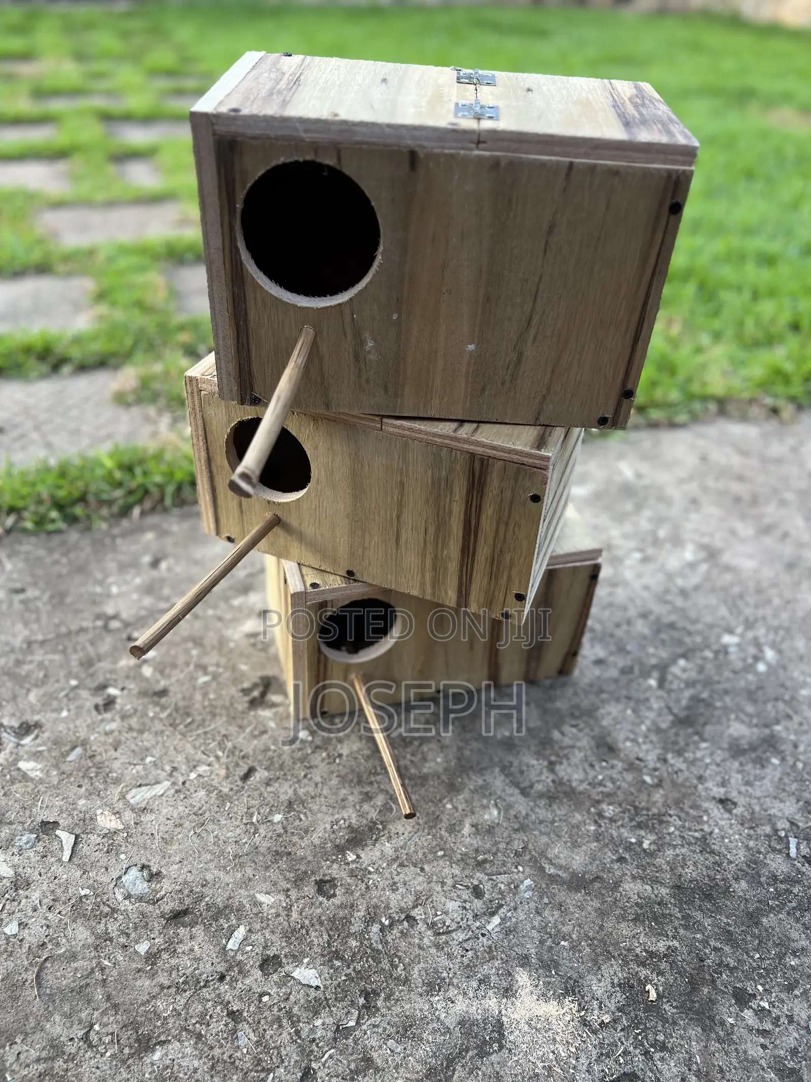Nest Baskets and Breeding Boxes for Birds
