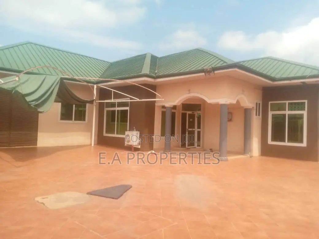 5bdrm House in E A Properties, ECOMOG for sale
