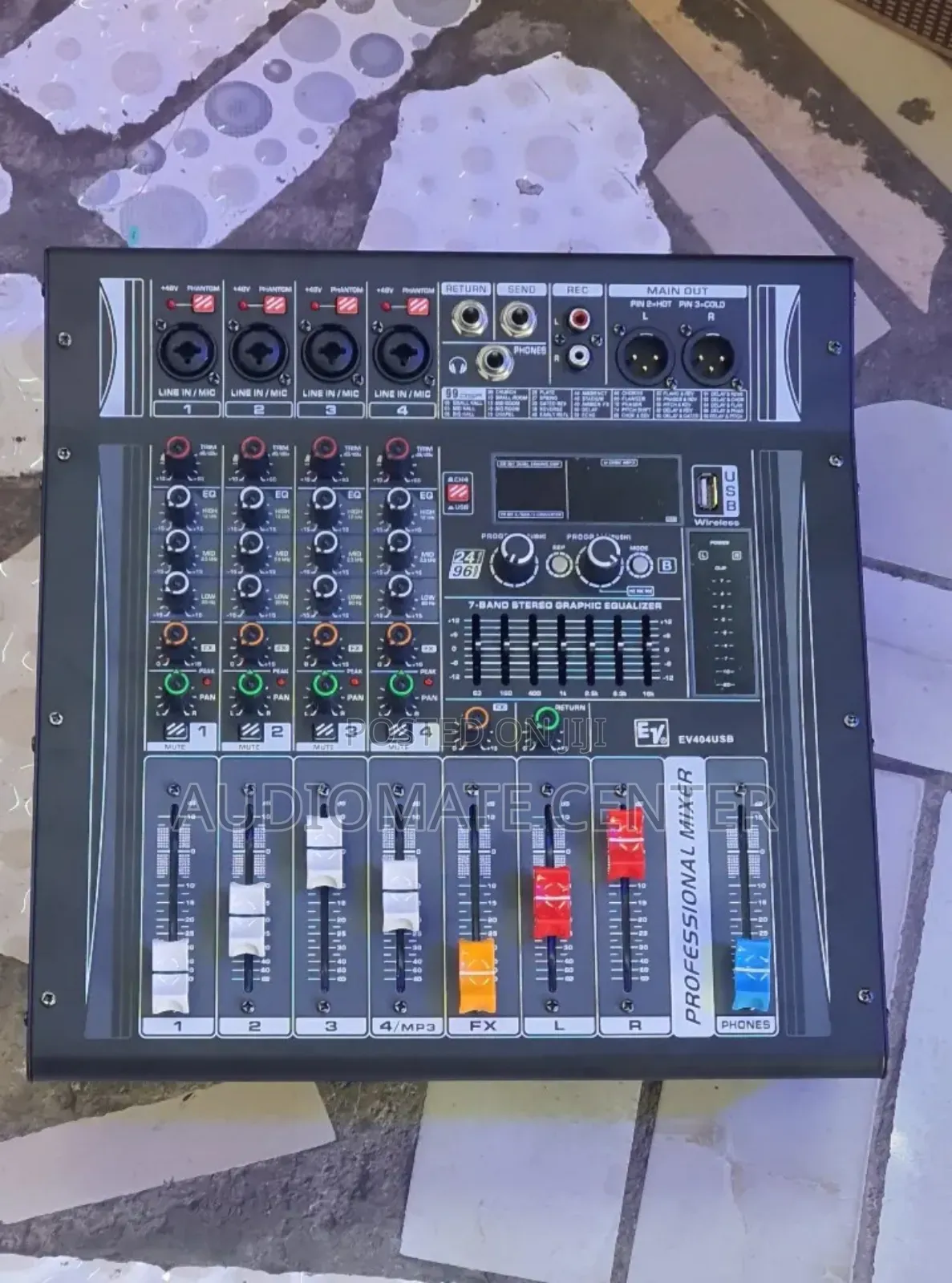4 Channels Powered Mixer