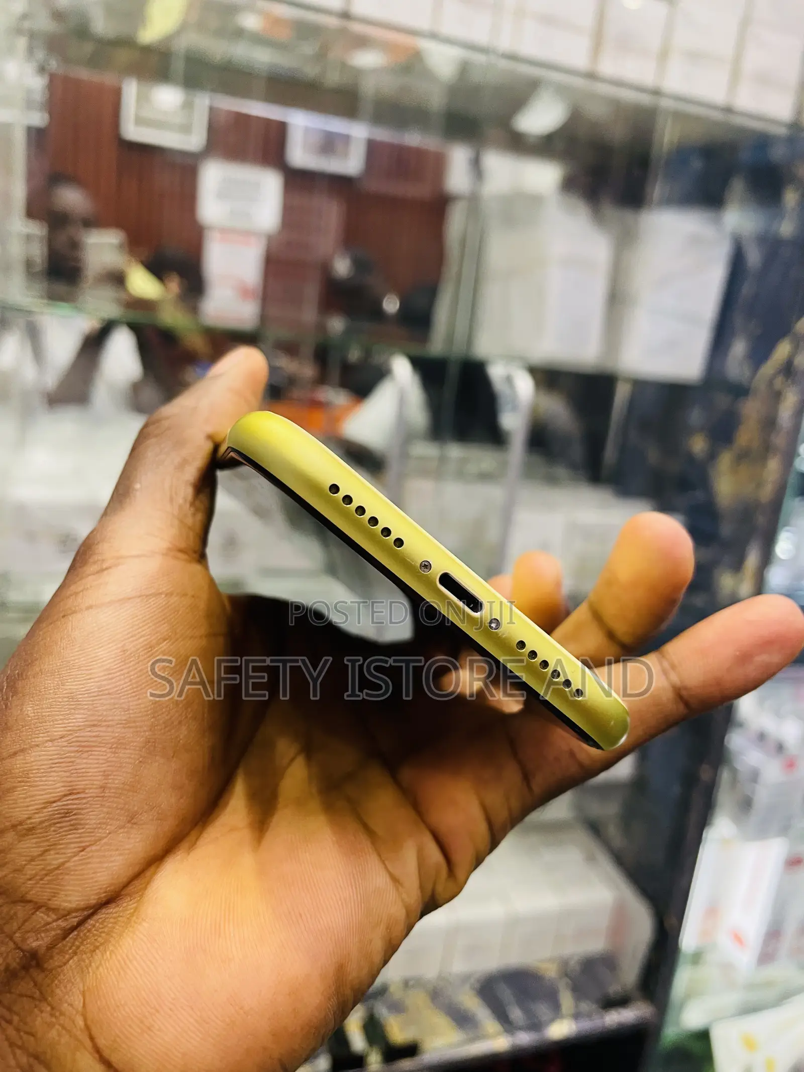 New Apple iPhone 11 128 GB Yellow