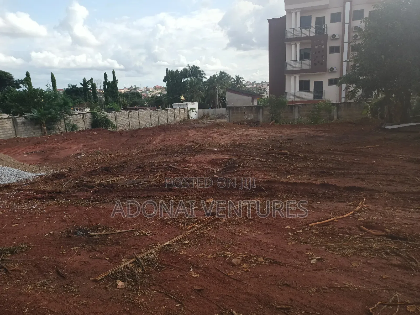 One Plot of Land for Sale in Danyame