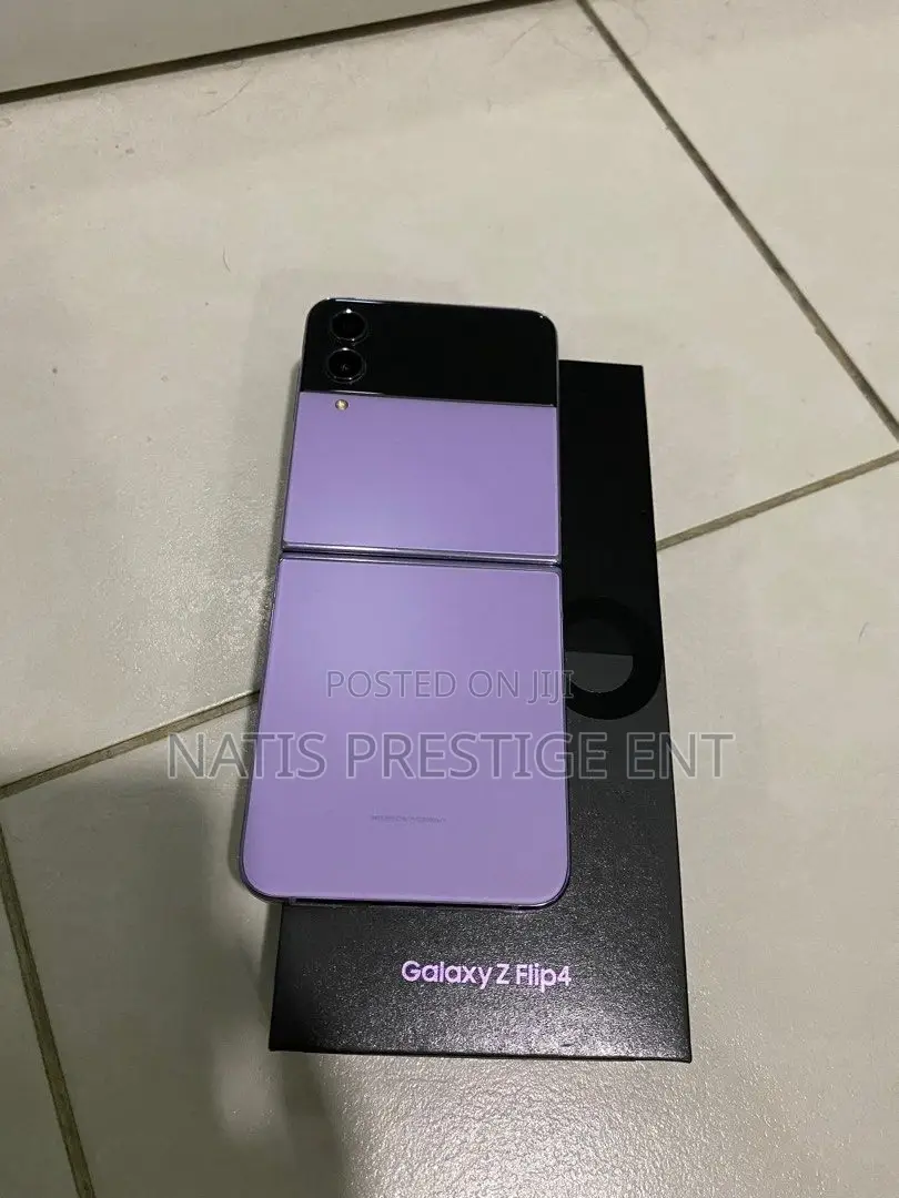 New Samsung Galaxy Z Flip4 128 GB Purple