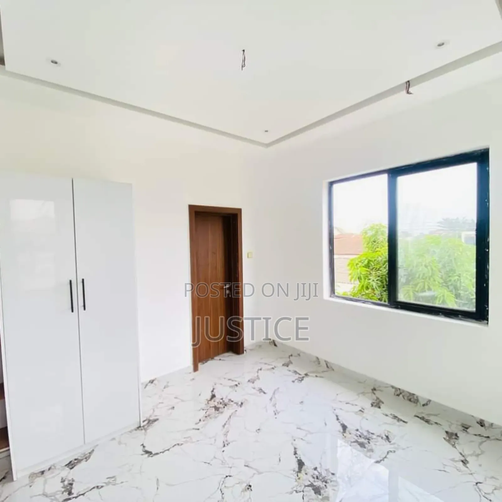 3bdrm Duplex in Ashaley Botwe, School Junction for sale