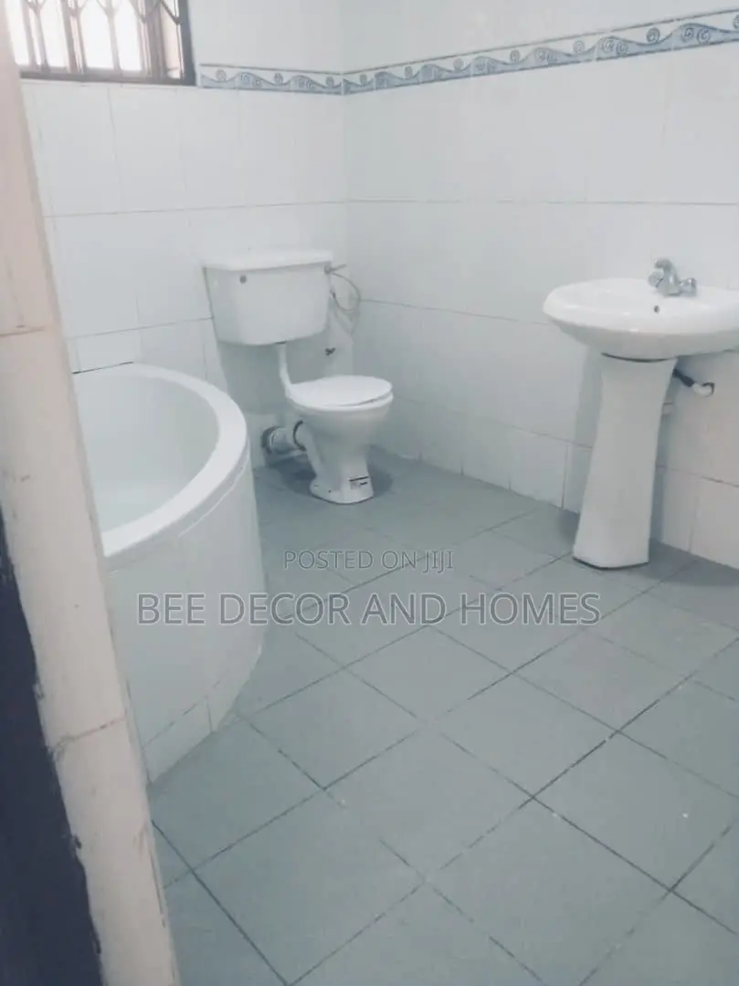 4bdrm Apartment in Bee Decor And Homes, Dzorwulu for rent