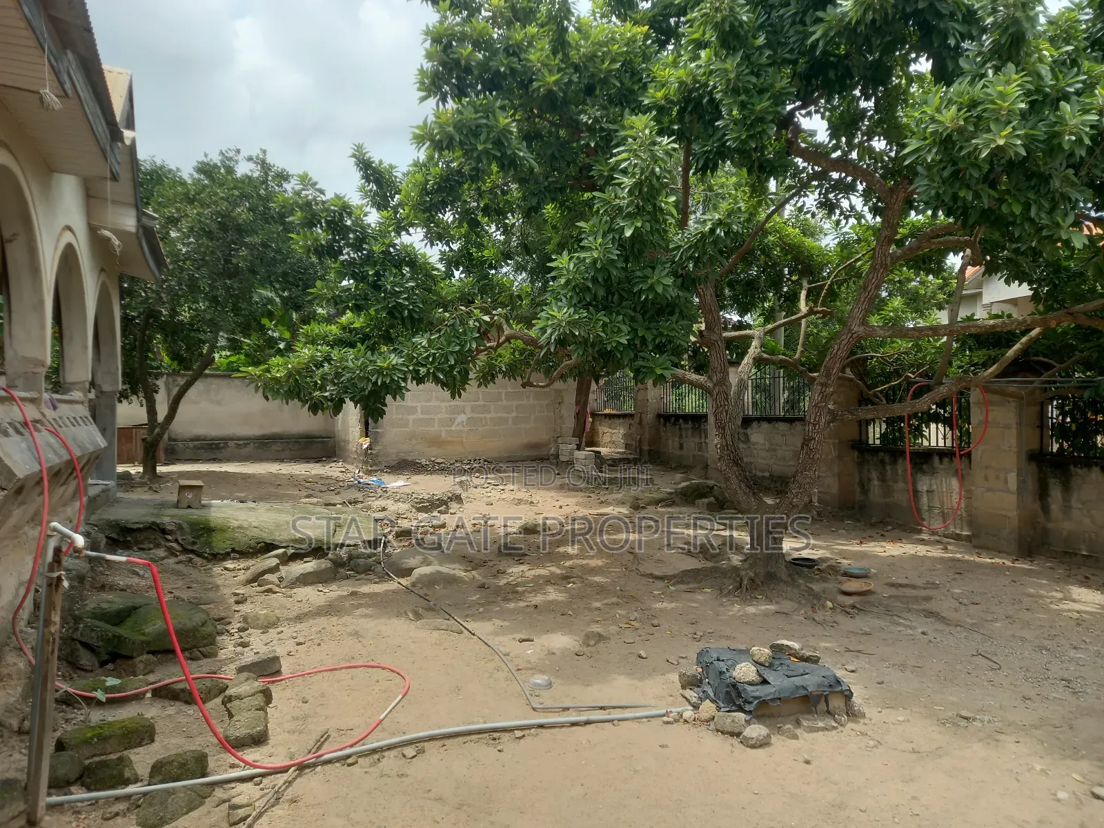 6bdrm House in Asokore Mampong,, Kumasi Metropolitan for sale