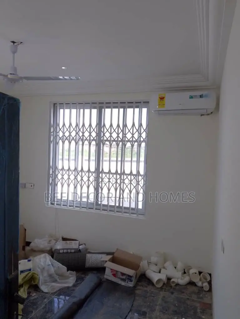 2bdrm Apartment in Bee Decor & Homes, Adenta for rent