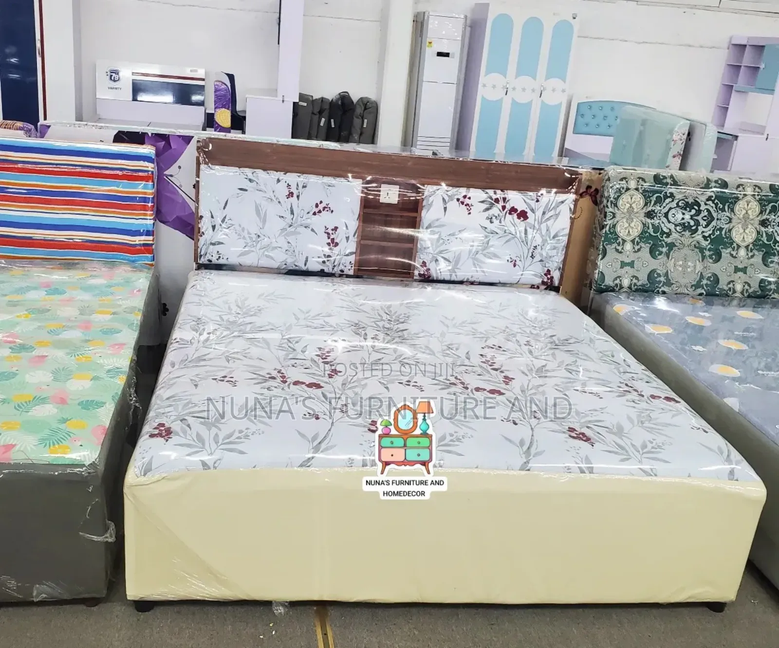 Queen Size Bed (Built-in Queen Sizebed)