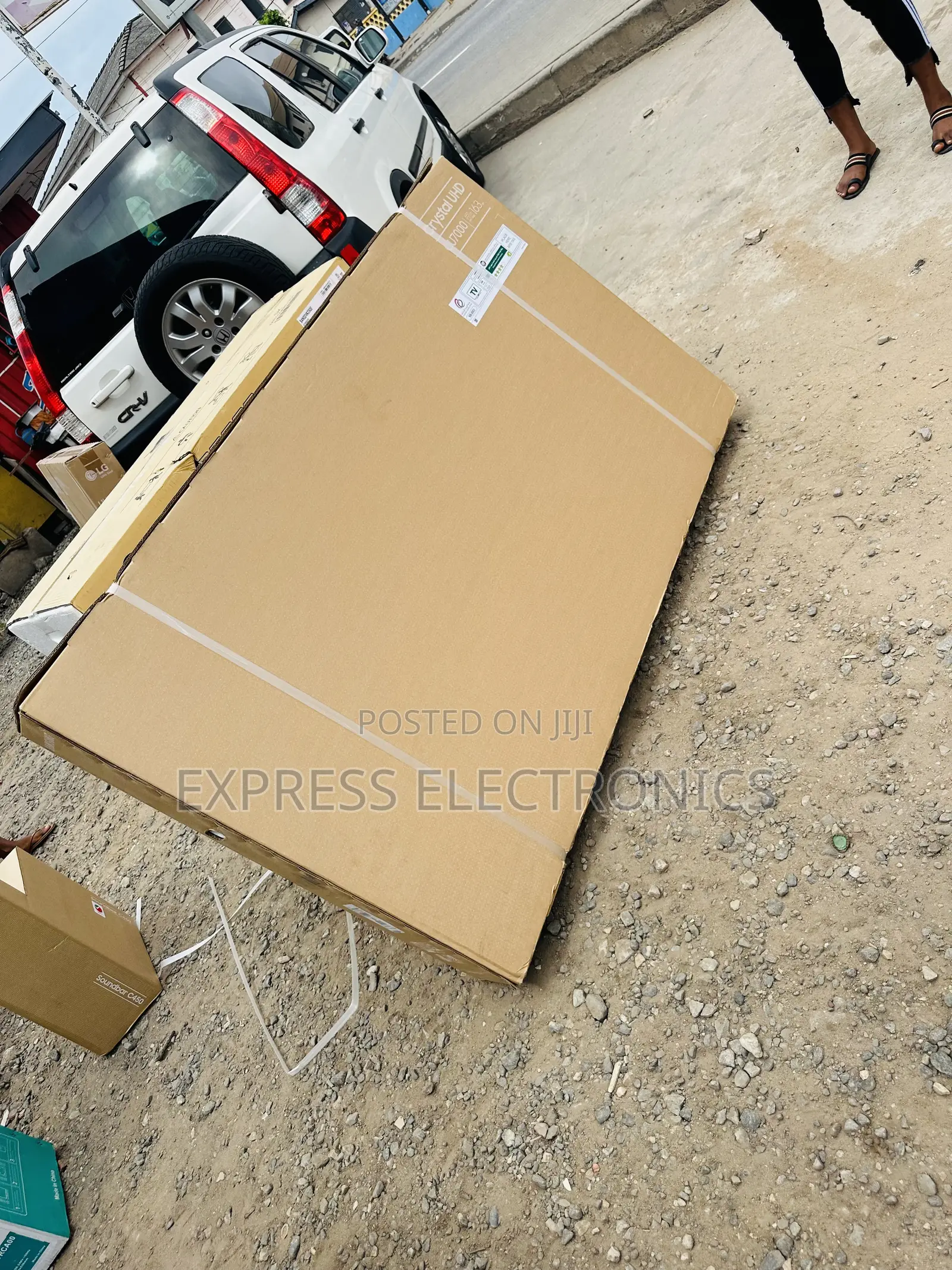 UHD Smart Samsung 65”Cu8000 Glossy Television 