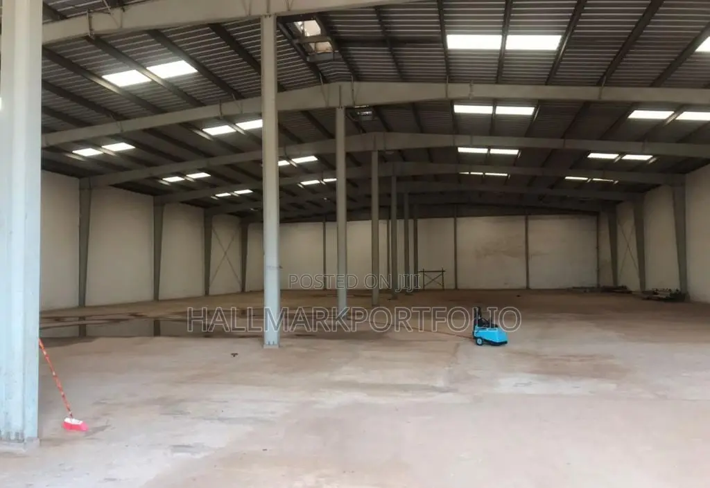 3200 SQM Warehouse Tema Industrial Area