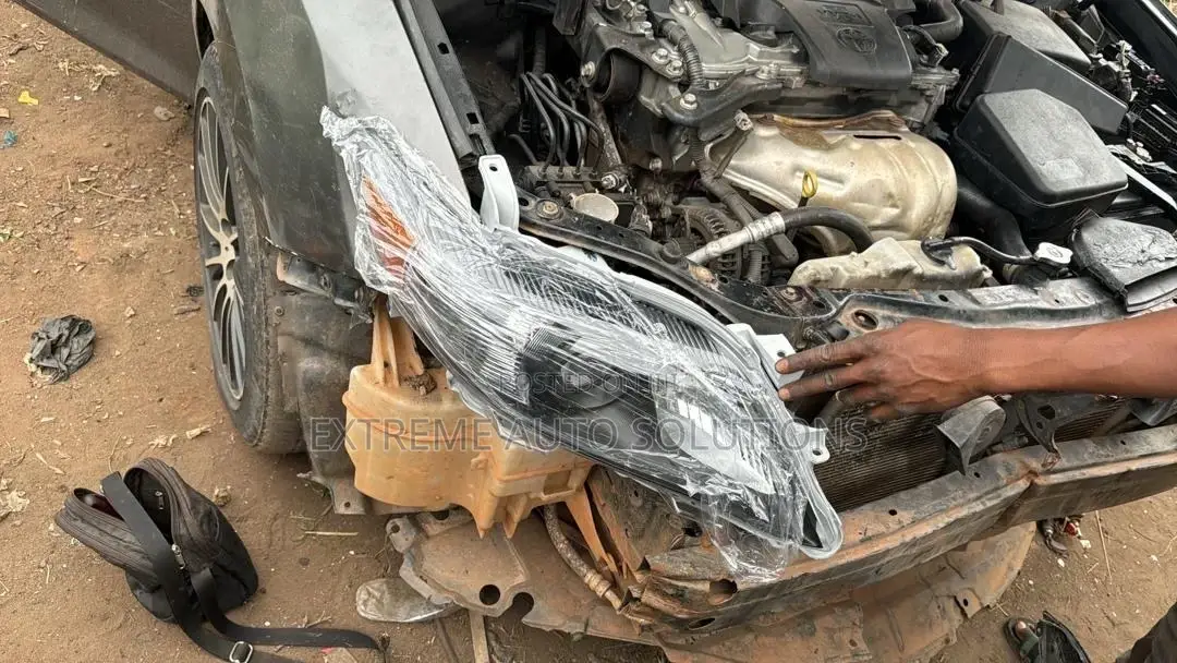 Toyota Camry 2011 Headlight