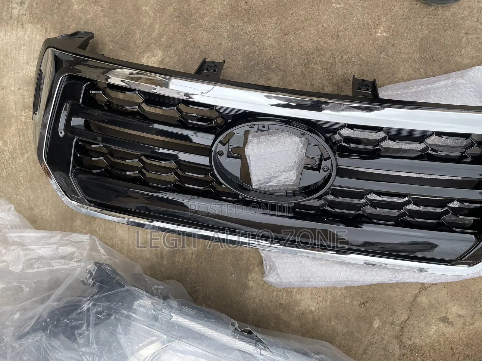 Toyota Hulix 2016,2018,2020 Front Shells/Grill